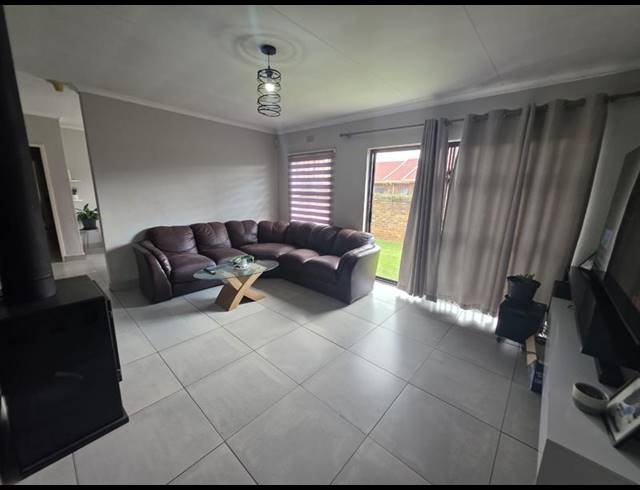 3 BEDROOM TOWNHOUSE FOR SALE IN BIRCHLEIGH